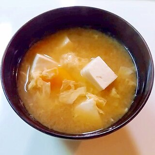 薩摩芋と豆腐のかきたま味噌汁